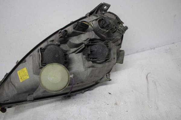 PHARE DROIT MERCEDES - Vue 3